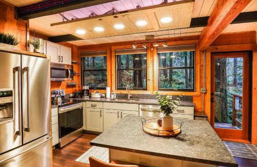 Glacier House | Treetop Hideaway, Sleeps 2