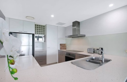 Red Hill Apartment | Treetop Horizons Experience Red Hills Local Vibe
