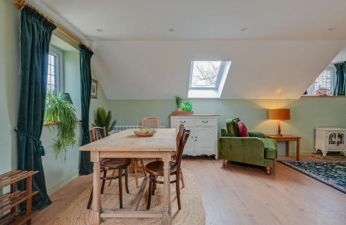 Malmesbury Apartment | Treetops at Cherry Tree Cottage