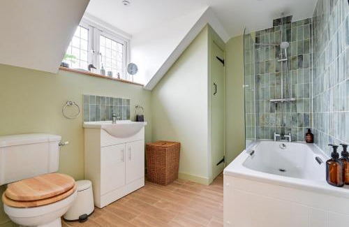 Malmesbury Apartment | Treetops at Cherry Tree Cottage