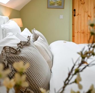 Malmesbury Apartment | Treetops at Cherry Tree Cottage