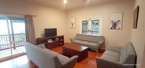 West Albury House | Treetops Escape Albury