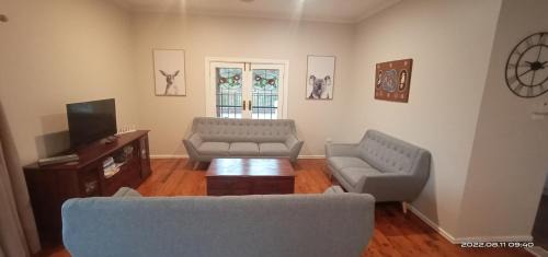 West Albury House | Treetops Escape Albury
