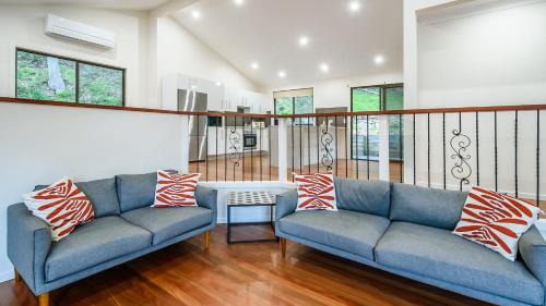 Hardys Bay House | 'Treetops On The Bay - Water Views' by Accom Holidays