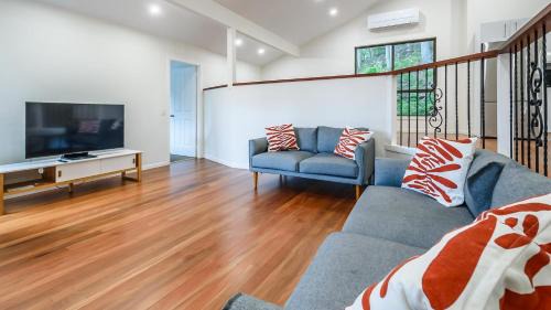 Hardys Bay House | 'Treetops On The Bay - Water Views' by Accom Holidays