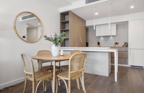 North Fremantle Apartment | Trendy 1-Bed Retreat in Fremantle with Rooftop