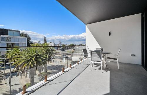 North Fremantle Apartment | Trendy 1-Bed Retreat in Fremantle with Rooftop
