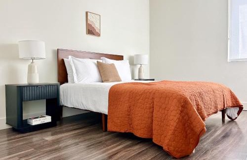 Wilshire Montana Apartment | Trendy 2BD 2BTH Apt steps from Downtown Santa Monica!