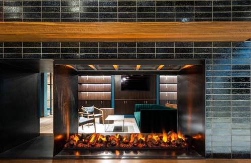 Eisenhower East Apartment | Trendy 2BR in The Foundry Near Amazon w/ Gym