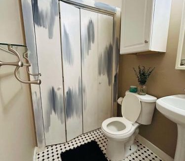 South Central Houston Apartment | Trendy and modern apartment at rice village