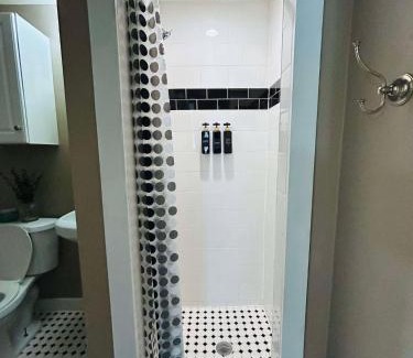 South Central Houston Apartment | Trendy and modern apartment at rice village