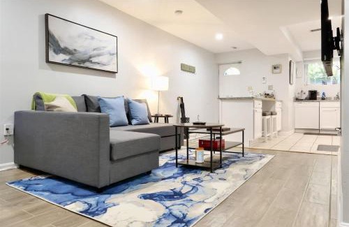 Bloomingdale Apartment | Trendy Apt in Bloomingdale - Parking