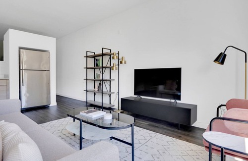 Southwest Berkeley Apartment | Trendy Berkeley 1BR w/Gym, W/D & Roof, near Highways, by Blueground