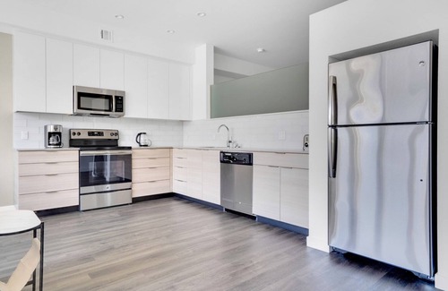 Southwest Berkeley Apartment | Trendy Berkeley 1BR w/Gym, W/D & Roof, near Highways, by Blueground