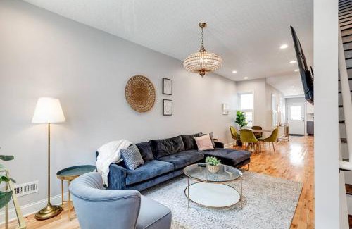 Fairmount Apartment | Trendy Fairmount Gem-5 star Location, Roof Deck, PARKING, GR8 for FAMILIES