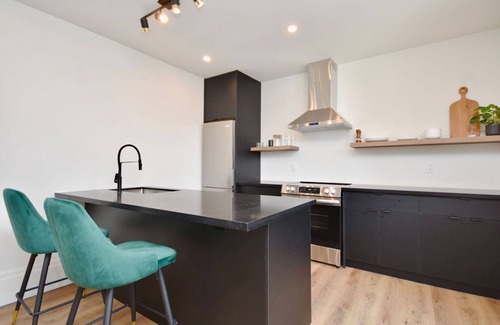 Barrie Apartment | Trendy Lake View Suite Downtown