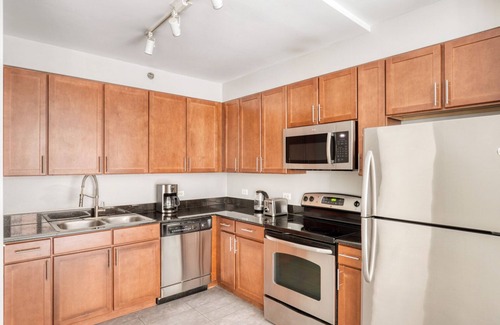 Downtown Chicago Apartment | Trendy Loop 1BR w/Pool, Gym & Lounge, near Riverwalk, by Blueground