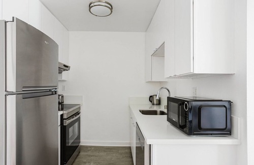 Miracle Mile Apartment | Trendy Mid-Wilshire 1BR w/Pool & W/D, nr Shopping, by Blueground