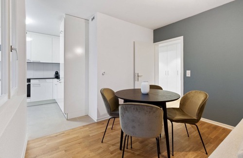 Oerlikon Apartment | Trendy Oerlikon 3.5 Room w/Balcony, 1min to Train Station, by Blueground
