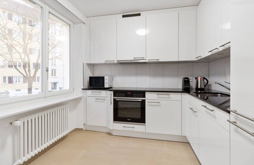 Oerlikon Apartment | Trendy Oerlikon 3.5 Room w/Balcony, 1min to Train Station, by Blueground