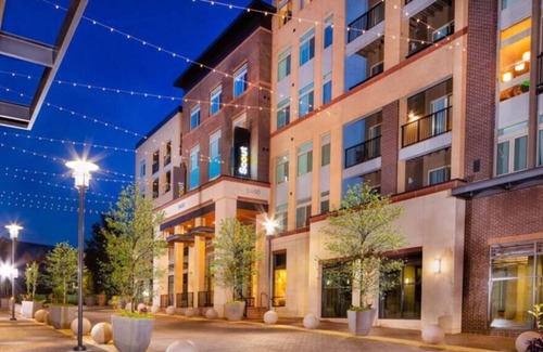 Fairfax Apartment | Trendy & Spacious Home in Fairfax with Pool -FREE Parking