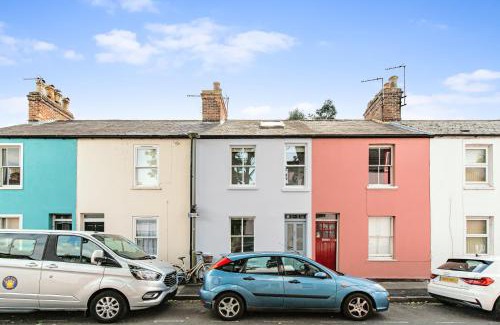 Oxford House | Trendy Terraced House in Central Oxford