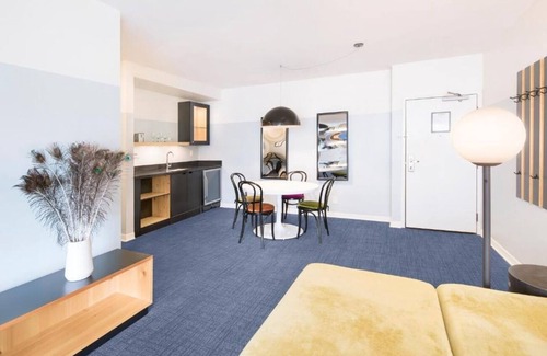 Venice Hotel | Trendy Venice Stay | Kitchen | Balcony | Rooftop Lounge | Free Breakfast