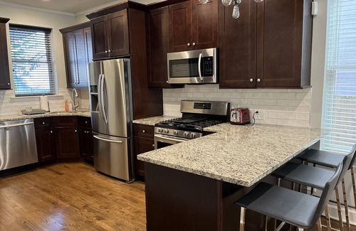 West Town Condo | Trendy West Town Flat - 2 bed/1.5 bath with parking