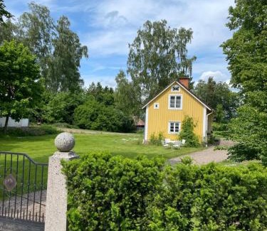 Vikingstad House | Trevligt eget hus med kakelugn i lantlig miljö