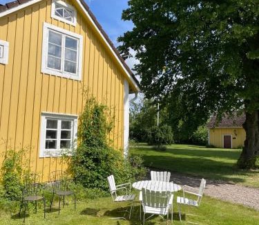 Vikingstad House | Trevligt eget hus med kakelugn i lantlig miljö