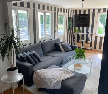 Mollosund House | Trevligt hus & Sjöbod i mysiga Mollösund Tången
