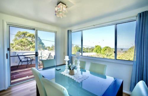 Eagle Heights House | Tri-Living with Coastal Views Tamborine Mountain