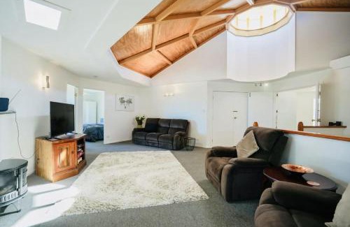 Eagle Heights House | Tri-Living with Coastal Views Tamborine Mountain