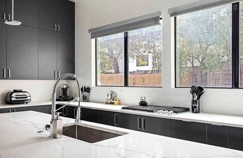 Galindo House | Triangles - Modern Luxury 5BR Villa, Downtown, Pool, Hot Tub, Sauna, Concierge