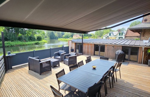 Dreuil-les-Amiens House | TRIBU CHILL HOUSE Jacuzzi sauna on terrace overlooking the Somme river