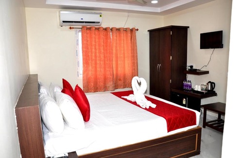 Kurnool Hotel | Triguna's Cosmopolitan Cultural Centre