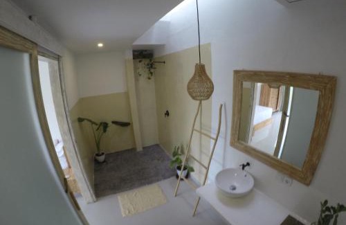 Mendoyo Hotel | Trika Surfcamp Bali