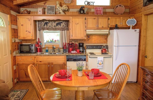 Gatlinburg - Pigeon Forge Cabin | Trillion Dollar Mtn View Great Gatlinburg Location Private Cozy Romantic Hot Tub