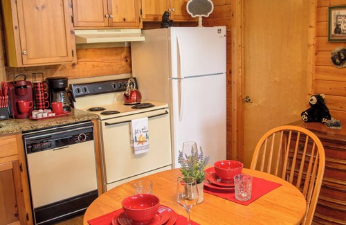 Gatlinburg - Pigeon Forge Cabin | Trillion Dollar Mtn View Great Gatlinburg Location Private Cozy Romantic Hot Tub