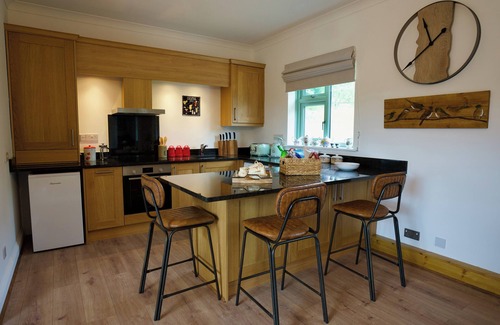Tring Cottage | Tring Grange Cottage, Sleeps 2 with Onsite Parking