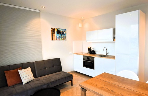 Heugum Boat Rental | Trinidad | Luxury Houseboat in Maastricht | 4+1