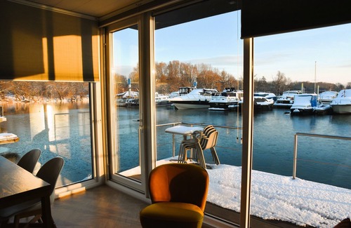 Heugum Boat Rental | Trinidad | Luxury Houseboat in Maastricht | 4+1
