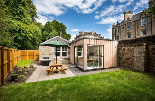 Trinity Cabin | Trinity Lodge - Home with Private Garden and Parking