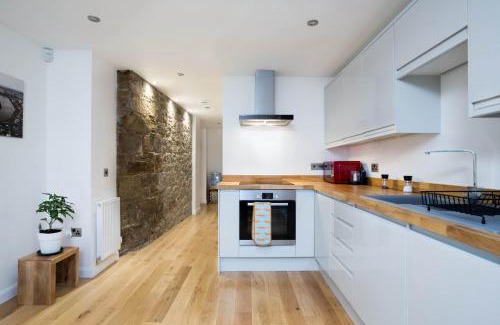 Trinity Cabin | Trinity Lodge - Home with Private Garden and Parking