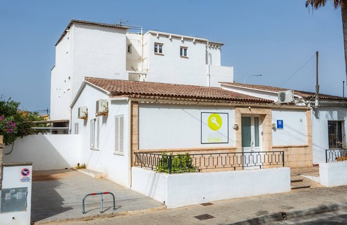 Can Pastilla Apartment | Triple room Nº4 with Shared Terrace, Wi-Fi and Air Conditioning