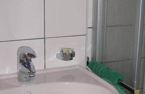 Kuchl Other | Triple room, shower, toilet, short stay - Hinterkellaubauer