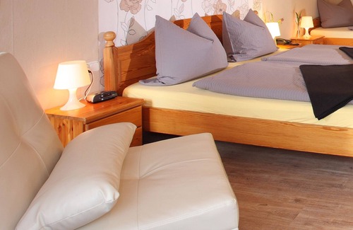 Oedingen Apartment | Triple room with WC and shower