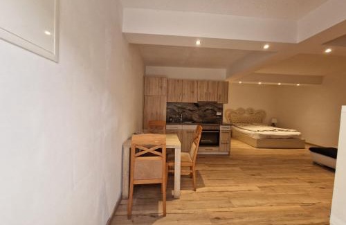 Stockerau Apartment | Triple Serenity Suite