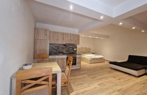 Stockerau Apartment | Triple Serenity Suite