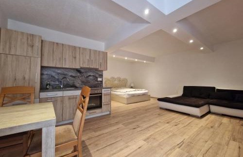 Stockerau Apartment | Triple Serenity Suite